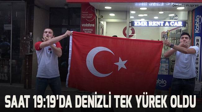 Denizlililer saat 19.19’da İstiklal Marşı’nı okudu