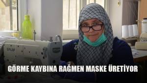 Görme kaybına rağmen maske üretmek için dikiş makinesının başına oturdu