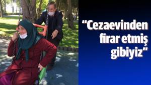 İzinli dışarı çıkan yaşlı vatandaşların salıncak sevinci