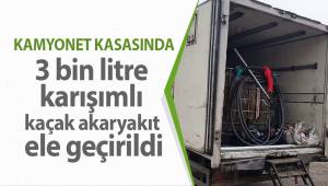 Kamyonet kasasında 3 bin litre karışımlı kaçak akaryakıt ele geçirildi