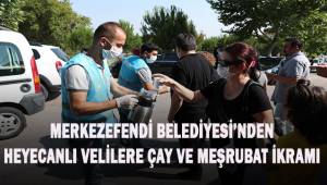 Heyecanlı velilere Merkezefendi Belediyesi'inden çay ve meşrubat ikramı