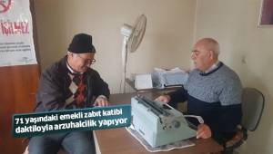 71 yaşındaki emekli zabıt katibi daktiloyla arzuhalcilik yapıyor