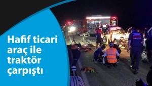 Hafif ticari araç ile traktör çarpıştı