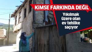 Yıkılmak üzere olan ev tehlike saçıyor