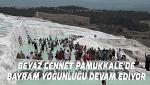 Bayramın son gününde de Pamukkale'de manzara değişmedi