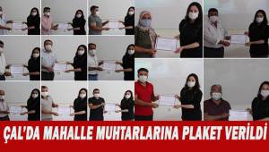 Çal'da mahalle muhtarına teşekkür belgesi verildi.