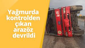 Yağmurda kontrolden çıkan arazöz devrildi