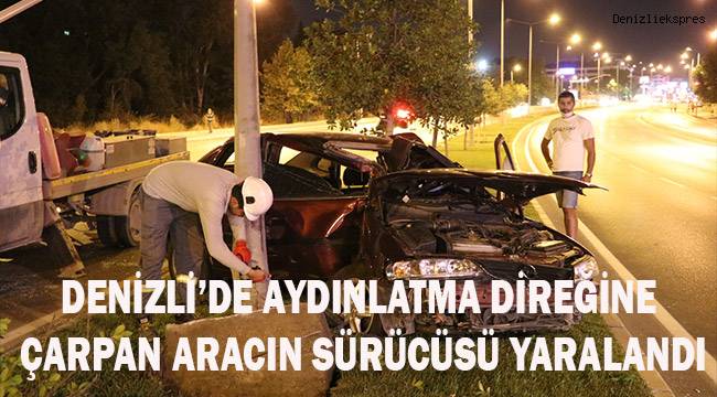 Denizli'de aydınlatma direğine çarpan otomobilin sürücüsü yaralandı