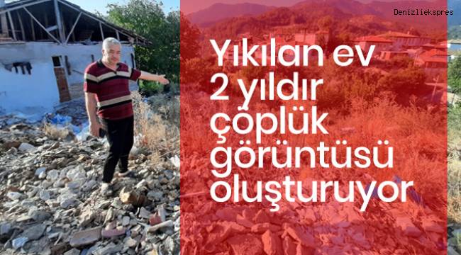 Yıkılan ev 2 yıldır çöplük görüntüsü oluşturuyor