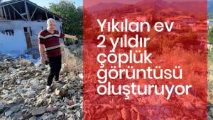 Yıkılan ev 2 yıldır çöplük görüntüsü oluşturuyor