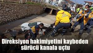 Direksiyon hakimiyetini kaybeden sürücü kanala düştü