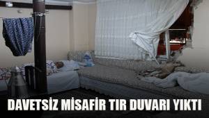 Oturdukları sırada bir anda duvarları yıkılan aile neye uğradığını şaşırdı