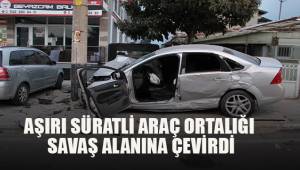Park halindeki araçları ezen otomobili aydınlatma direği durdurdu