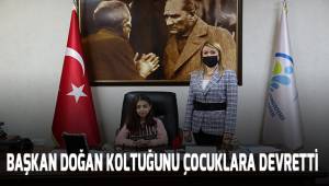 Başkan Doğan koltuğunu çocuklara bıraktı