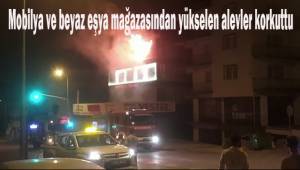 Mobilya ve beyaz eşya mağazasından yükselen alevler korkuttu