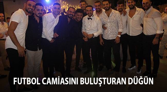 Futbol camiasını buluşturan düğün