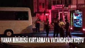 Park halindeyken yanan midibüse ilk müdahaleyi vatandaş yaptı