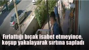 Fırlattığı bıçak isabet etmeyince, koşup yakalayarak sırtına sapladı
