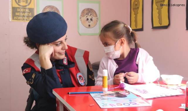 Jandarma çocuklara doğa ve hayvan sevgisini anlattı