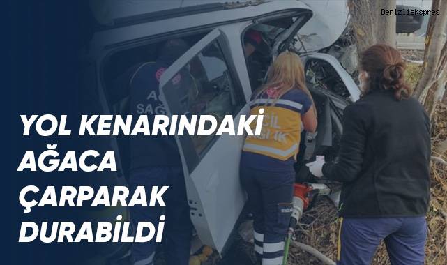 Ağaca çarparak durabilen otomobilde sıkışan sürücüyü itfaiyeciler kurtardı