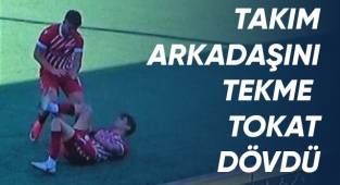 Takım arkadaşını maçın ortasında tekme tokat dövdü