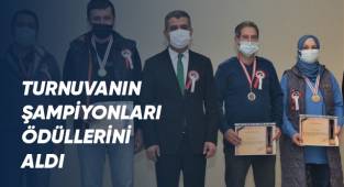 Turnuvanın şampiyonları ödüllerini aldı