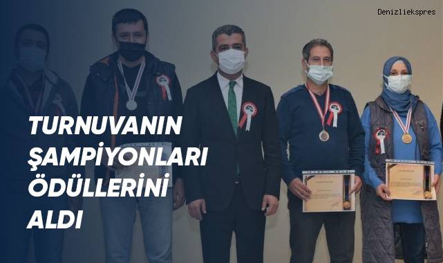 Turnuvanın şampiyonları ödüllerini aldı