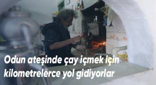 Odun ateşinde çay içmek için kilometrelerce yol gidiyorlar