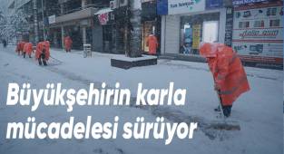 Büyükşehirin karla mücadelesi sürüyor