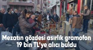 Denizli'de kurulan ilk sokak mezatı, antika severlerin ilgi odağı oldu