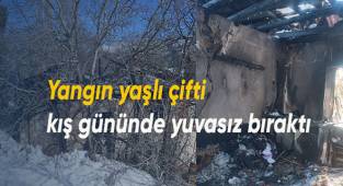 Yaşlı çiftin evi kış gününde küle döndü