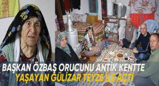 Başkan Özbaş, orucunu antik kentte yaşayan Gülizar teyze ile açtı