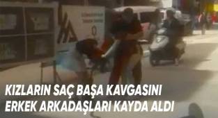 Kızların saç başa kavgasını erkek arkadaşları kayda aldı