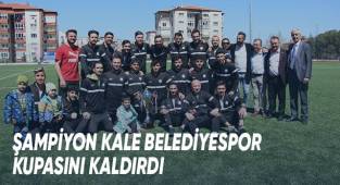 Şampiyon Kale Belediyespor kupasını kaldırdı