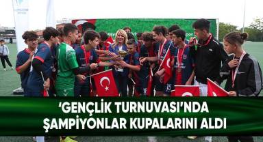 Gençlik Turnuvası'nda Şampiyonlar Kupalarını aldı