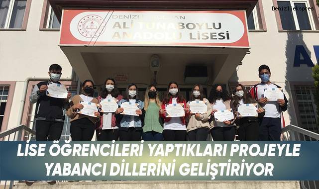 Lise öğrencileri, yaptıkları projeyle yabancı dillerini geliştiriyor