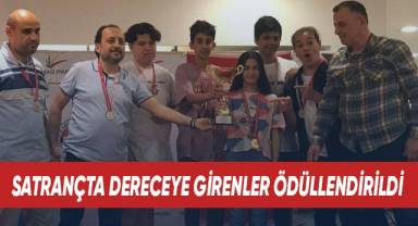 Satranç yöre yarışmalarında dereceye girenler ödüllendirildi