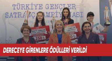 Türkiye Gençler Satranç Şampiyonasının kazananları ödüllerine kavuştu