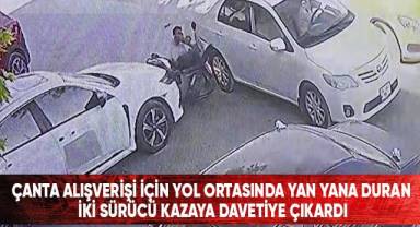 Çanta Alışverişi İçin Yol Ortasında Yan Yana Duran İki Sürücü Kazaya Davetiye Çıkardı