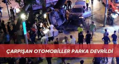 Kavşakta çarpışan otomobiller parka devrildi