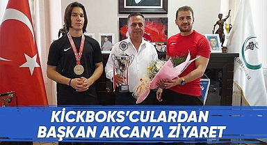 Kickboks Dünya Kupası Şampiyonu Ve Antrenörü, Sponsorluk Desteği İçin Başkan Akcan'ı Ziyaret Ettiler