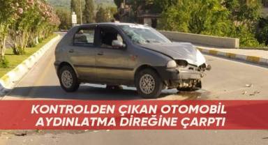 Kontrolden çıkan otomobil aydınlatma direğine çarptı