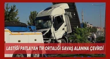 Lastiği patlayan tır ortalığı savaş alanına çevirdi