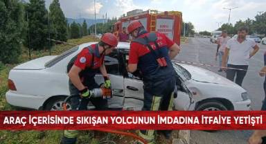 Araç içerisinde sıkışan yolcunun imdadına itfaiye yetişti