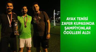 Ayak Tenisi Zafer Kupasında şampiyonlar ödüllerini aldı