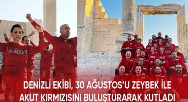 Denizli ekibi, 30 Ağustos’u zeybek ile AKUT kırmızısını buluşturarak kutladı