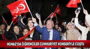 Honaz’da Öğrenciler Cumhuriyet Konseriyle Coştu