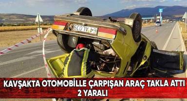 Kavşakta otomobille çarpışan araç takla attı: 2 yaralı