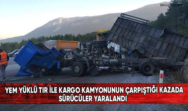 Yem yüklü tır ile kargo kamyonun çarpıştığı kazada sürücüler yaralandı