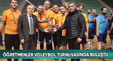 Denizli’de 400 öğretmen voleybol turnuvasında yarıştı